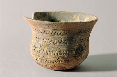 Prehistoria: vaso en forma de campana. Neolítico de Prehistoric Prehistoric