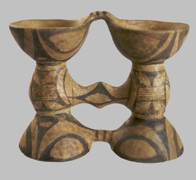 Vasija en forma de binoculares, 4250-3850 a.C. de Prehistoric Russian Culture