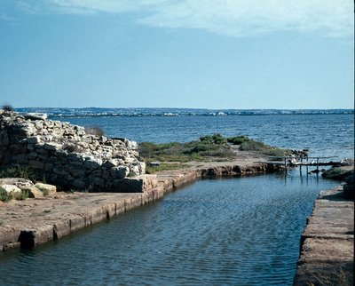Vista del cothon en la isla de Mozia, antigua ciudad púnica fundada en el siglo VIII a.C. Sicilia de Punic Punic
