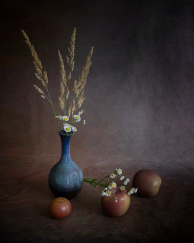 Manzanas de otoño y un jarrón de Purple Bamboo