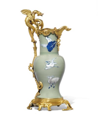 Una de un par de jarras de Luis XV, porcelana 1662-1722, monturas c.1745-49 de Qing Dynasty   Kangxi Period Chinese School