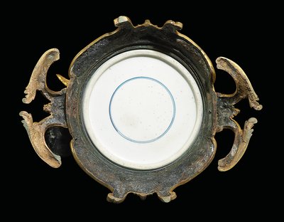 Una de un par de jarras de Luis XV, porcelana 1662-1722, monturas c.1745-49 de Qing Dynasty   Kangxi Period Chinese School