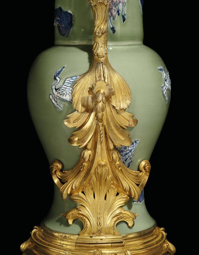 Una de un Par de Jarras Luis XV, Porcelana 1662-1722, Monturas c.1745-49 de Qing Dynasty   Kangxi Period Chinese School
