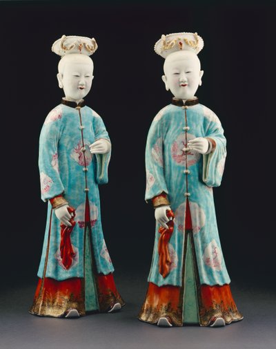 Un par de figurillas femeninas, período Qianlong, 1736-95 (porcelana) de Qing Dynasty Chinese School