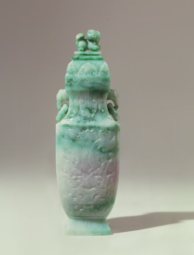 Jarrón balustre y tapa abovedada, finales de la dinastía Qing de Qing Dynasty Chinese School