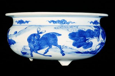 Incensario pintado en azul bajo vidriado con ciervos en un paisaje, período Kangxi (1662-1722) de Qing Dynasty Chinese School