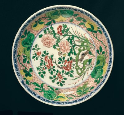 Plato con decoración famille verte, Período Kangxi, 1662-1722 de Qing Dynasty Chinese School