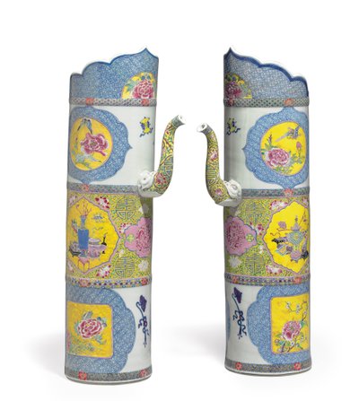 Gran par de famille rose "capucha de monje" de Qing Dynasty Chinese School