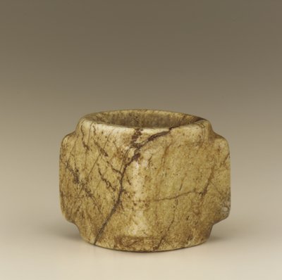 Cilindro hueco cuadrado del tipo tsung (calcita) de Qing Dynasty Chinese School