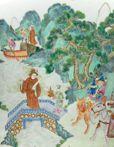 (detalle) de uno de un par de jarrones imperiales Famille Rose de Qing Dynasty   Jiaqing Period Chinese School