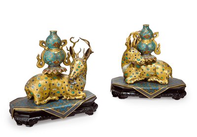 Un par de ciervos recostados de Qing Dynasty   Qianlong Period Chinese School