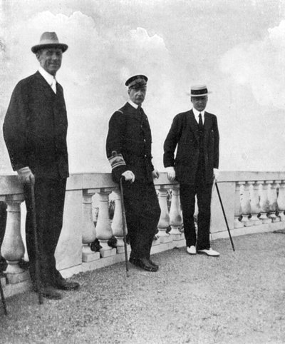 Rey Jorge I de Grecia con el comodoro Keppel y Lord Howe, Corfú, Grecia, 1908 de Queen Alexandra