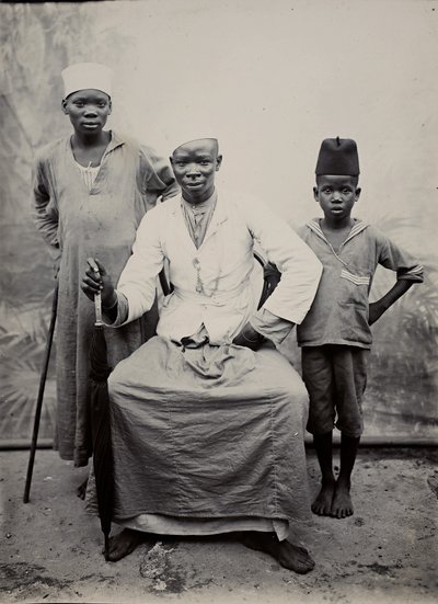 Hombre y dos niños, Tanzania de R. V. Pereira