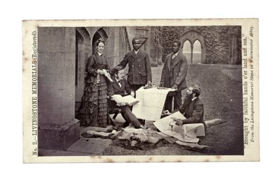 Tom y Agnes Livingstone, Abdullah Susi, James Chuma y Horace Waller, Newstead Abbey, Inglaterra, junio de 1874 de R. and Son Allen