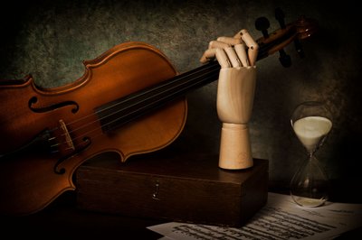 El violín y el reloj de arena de Raffaele Corte