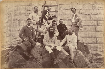 Personal directivo de Messrs. Glover & Co. en el puente de Sindh (recto, arriba) de Raja Deen Dayal