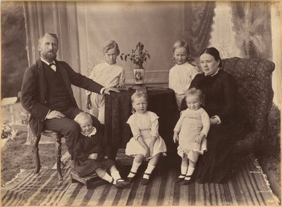 El señor Robert Holtz y su familia (verso) de Raja Deen Dayal