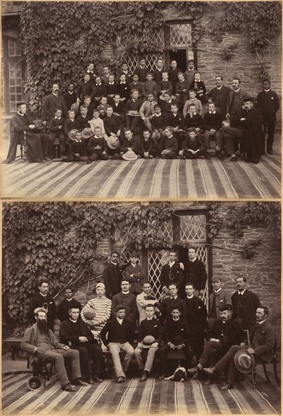 Clase primaria de la Bishop Cotton School, Shimla (recto); alumnos y profesores de las clases superiores de la Bishop Cotton School, Shimla (verso) de Raja Deen Dayal