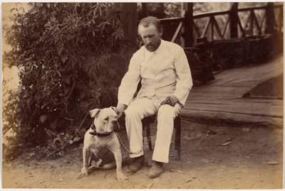 Robert Hotz, Esquire, y bulldog de Raja Deen Dayal