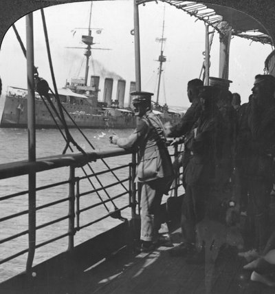 Tropas británicas en un barco de tropas, Primera Guerra Mundial, c1914 de Realistic Travels Publishers