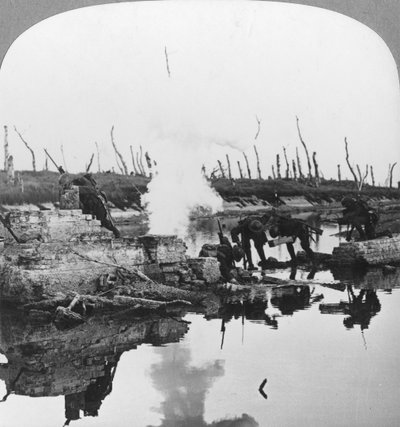 Tropas británicas en el Canal Yser, Flandes, Bélgica, Primera Guerra Mundial de Realistic Travels Publishers
