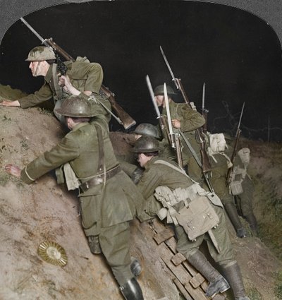 Luchando durante la noche en Mory, Francia, Primera Guerra Mundial, c1914-c1918 de Realistic Travels Publishers