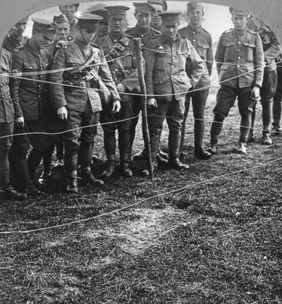 Impresión de un cuerpo en el suelo, Billericay, Essex, Primera Guerra Mundial, 1916 de Realistic Travels Publishers