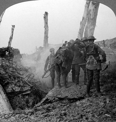 Interrogando a un soldado alemán, Reducto Hohenzollern, Francia, Primera Guerra Mundial, 1914-1918 de Realistic Travels Publishers