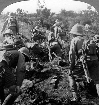 Exploradores abriéndose camino a través de los bosques de África Oriental, Primera Guerra Mundial, 1914-1918 de Realistic Travels Publishers