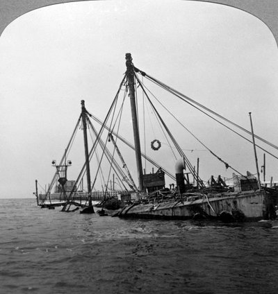 Buque de guerra hundido HMS Vindictive, Ostende, Bélgica, Primera Guerra Mundial de Realistic Travels Publishers