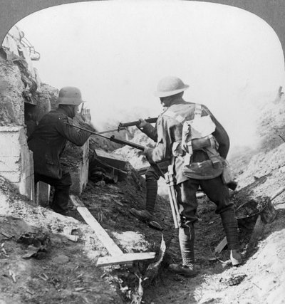 La captura de un ametrallador alemán, Croisilles, Francia, Primera Guerra Mundial, c1917-c1918 de Realistic Travels Publishers