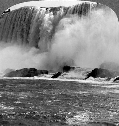 Trueno de Aguas, Cataratas Americanas, Cataratas del Niágara, Nueva York, EE.UU. de Realistic Travels Publishers