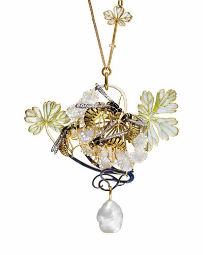 Un collar colgante de esmalte, diamantes y perlas Art Nouveau de Rene Jules Lalique