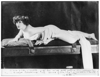 Colette (1873-1954) posando, 1909 de Reutlinger Studio