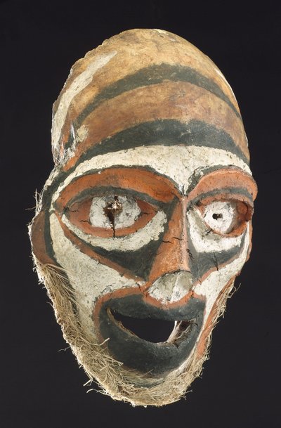 Máscara hecha de un cráneo humano, Nueva Bretaña, Papúa Nueva Guinea de John Pardon