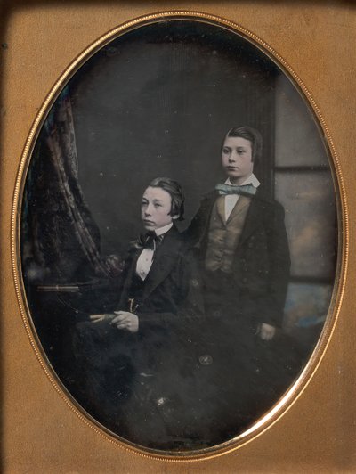 Dos Jóvenes con Corbatas de Moño, Uno Sentado Sosteniendo un Libro, Otro de Pie, 1850s de Robert Boning