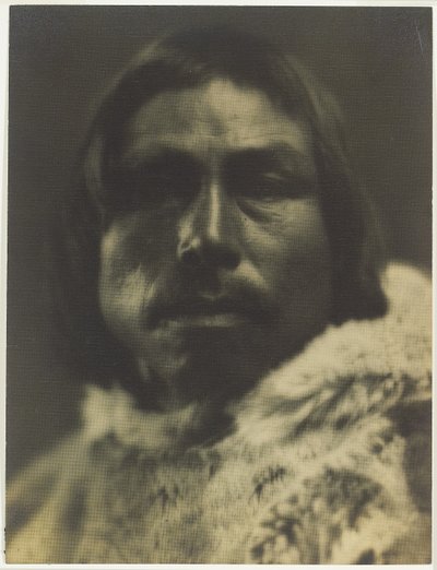 Tookoo (El Ciervo). Jefe de los esquimales de Sikoslingmint en el sur de la isla de Baffin de Robert Joseph Flaherty