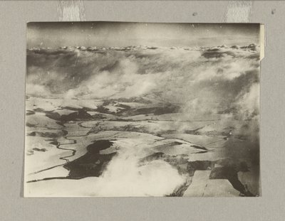 [Vista a través de las nubes] de Robert Petschow