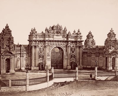 Puerta Imperial del Palacio de Dolmabahçe de Robertson and Beato