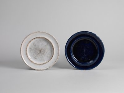 Plato lateral de estaño esmaltado blanco, 1914-15 de Roger Eliot Fry