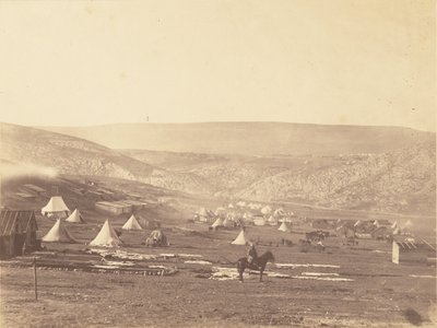 Campamento de caballería, Balaklava, mirando hacia la meseta de Sebastopol. de Roger Fenton