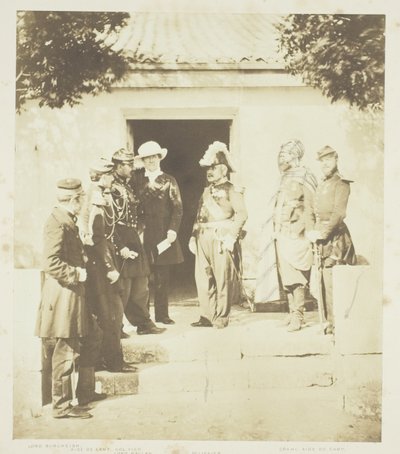 Grupo en la sede central de Roger Fenton