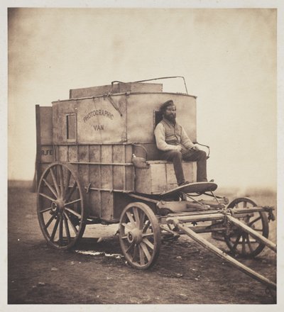 La furgoneta del fotógrafo con Marcus Sparling en Crimea de Roger Fenton