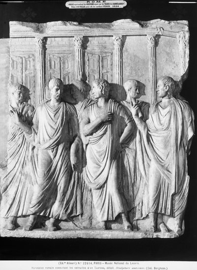 Un grupo de senadores fuera del Templo de Júpiter de Roman