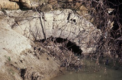 Roma antigua, período arcaico: vista desde la boca de la Cloaca Máxima, colector de drenaje que comienza bajo Tarquinio el Viejo y termina bajo Tarquinio el Soberbio. Siglo VI a.C. de Roman