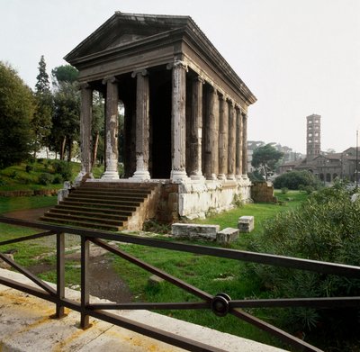 Antigua Roma: vista del Templo de Portuno cerca de la plaza de la Boca de la Verdad de Roman