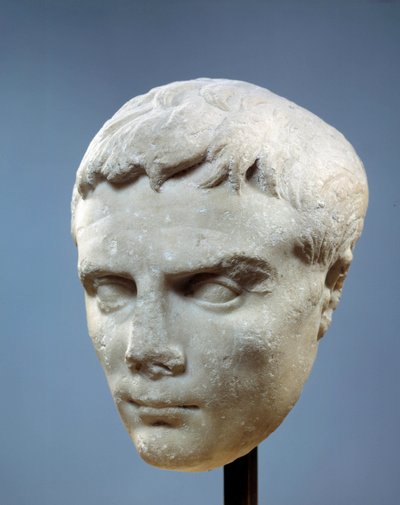 Arte de la Antigua Roma: Rostro de Augusto (Octavio, 63 a.C.-14 d.C. Primer emperador romano. Escultura encontrada en Cos, entre 27 y 20 a.C.). París, Museo del Louvre de Roman