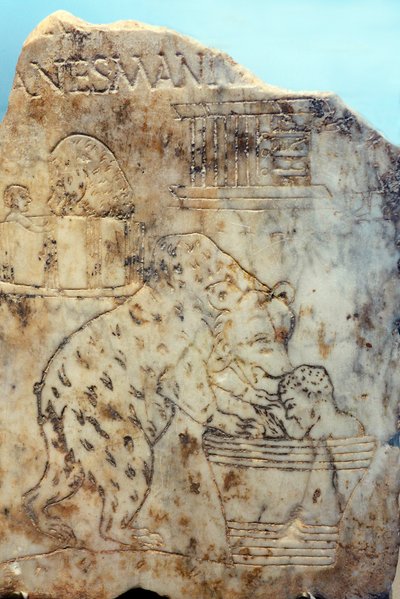 Espectáculo de osos, siglo II-III (tableta de mármol grabada) de Roman