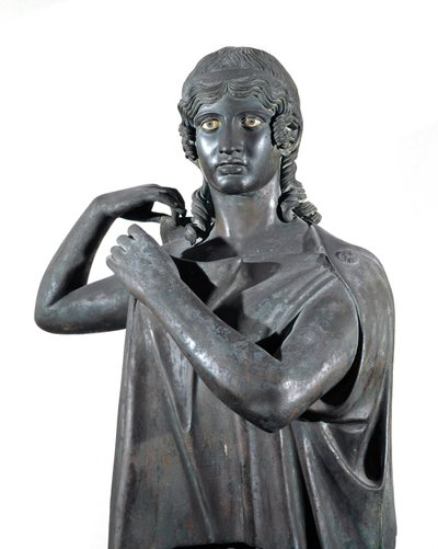Estatua de bronce de una bailarina de Roman