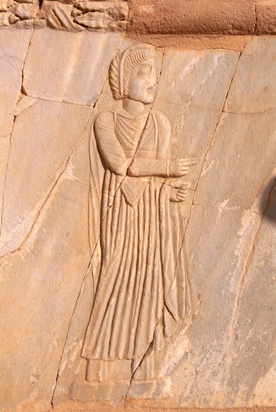 Primer plano del relieve decorativo del escenario del teatro de Sabratha, Libia, Tripolitania de Roman